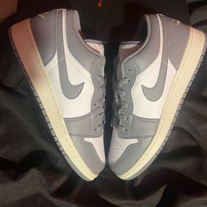 Jordan 1 low vintage grey 7Y